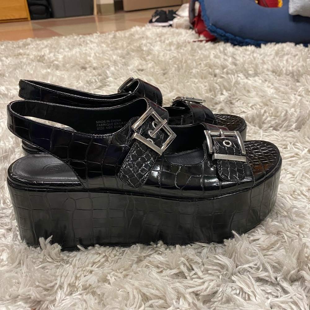 Buckle Platform Sandals - Urban Outfitters- Black/Croc style